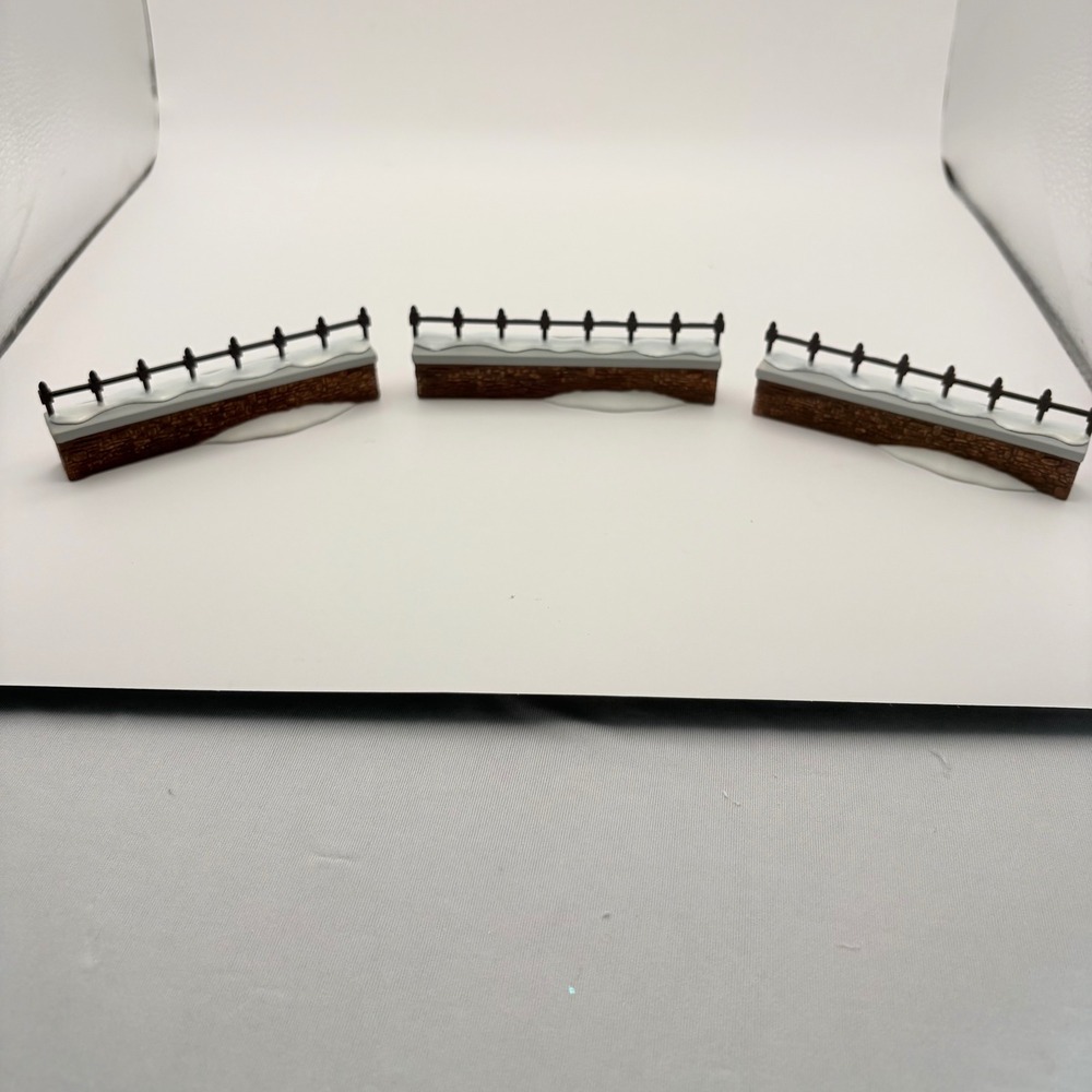 Department 56 Churchyard Fence Extensions Brown Snow Set of 3 5807-6 READ